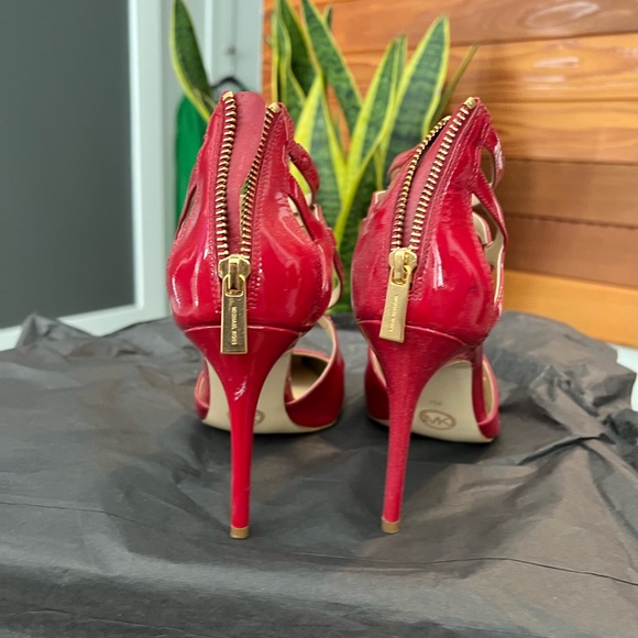 Michael Kors - Picture 2 of 3